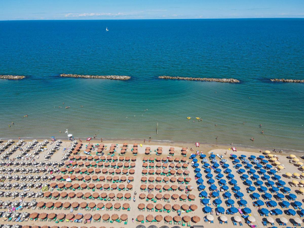 Nautilus Family Hotel Пезаро Екстер'єр фото