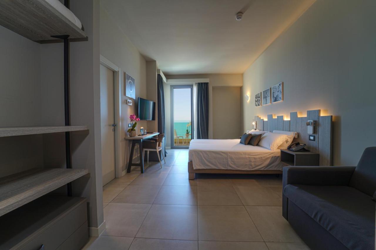 Nautilus Family Hotel Пезаро Екстер'єр фото