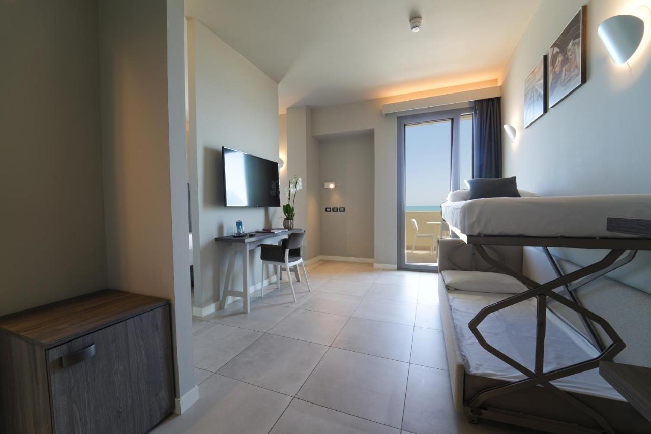 Nautilus Family Hotel Пезаро Екстер'єр фото