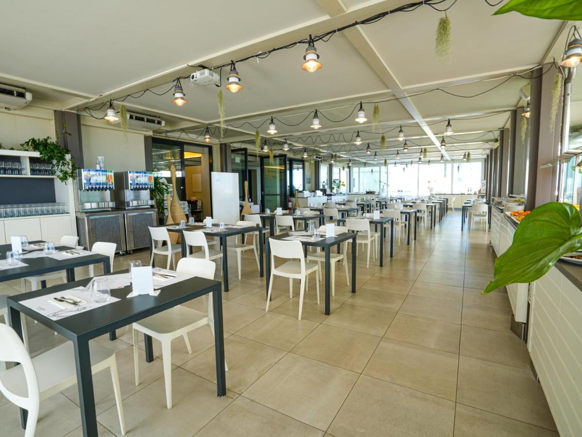 Nautilus Family Hotel Пезаро Екстер'єр фото