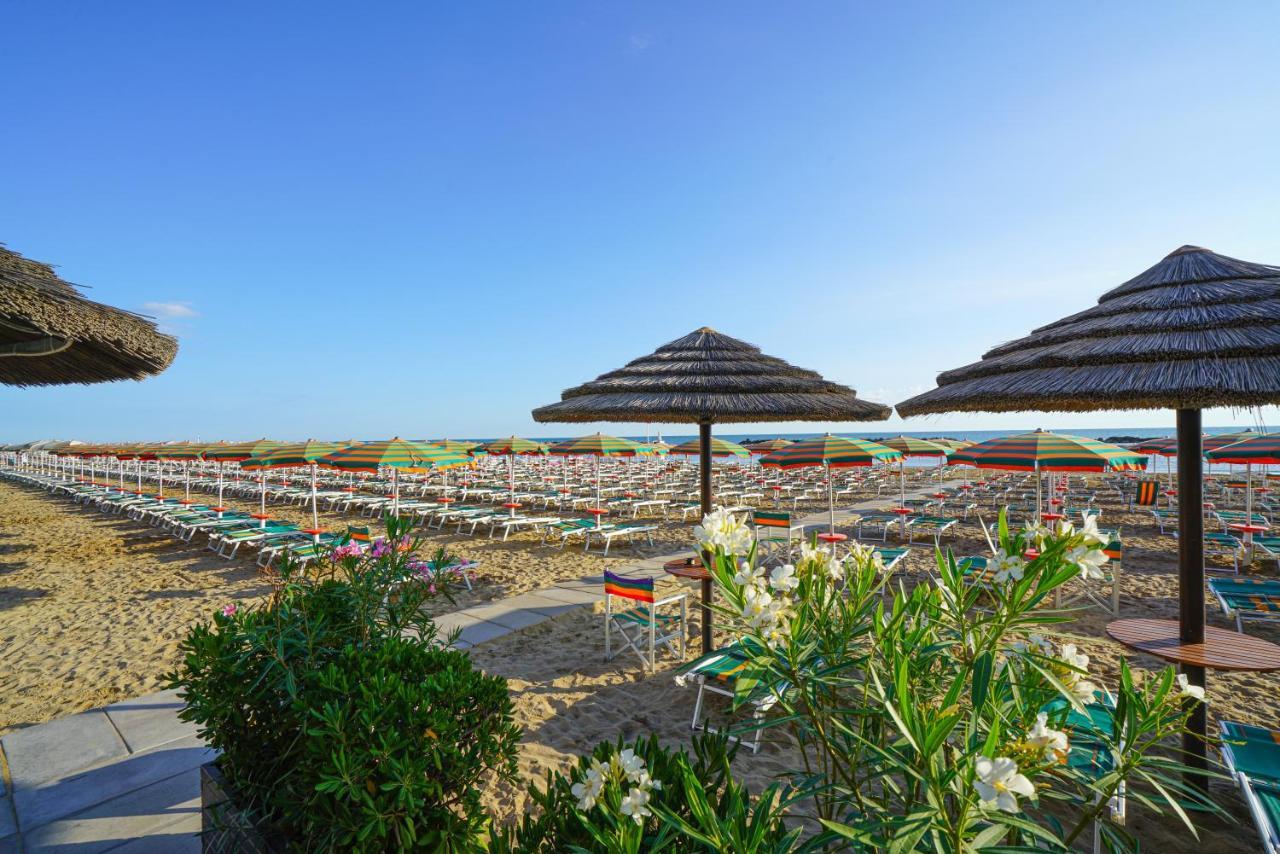 Nautilus Family Hotel Пезаро Екстер'єр фото
