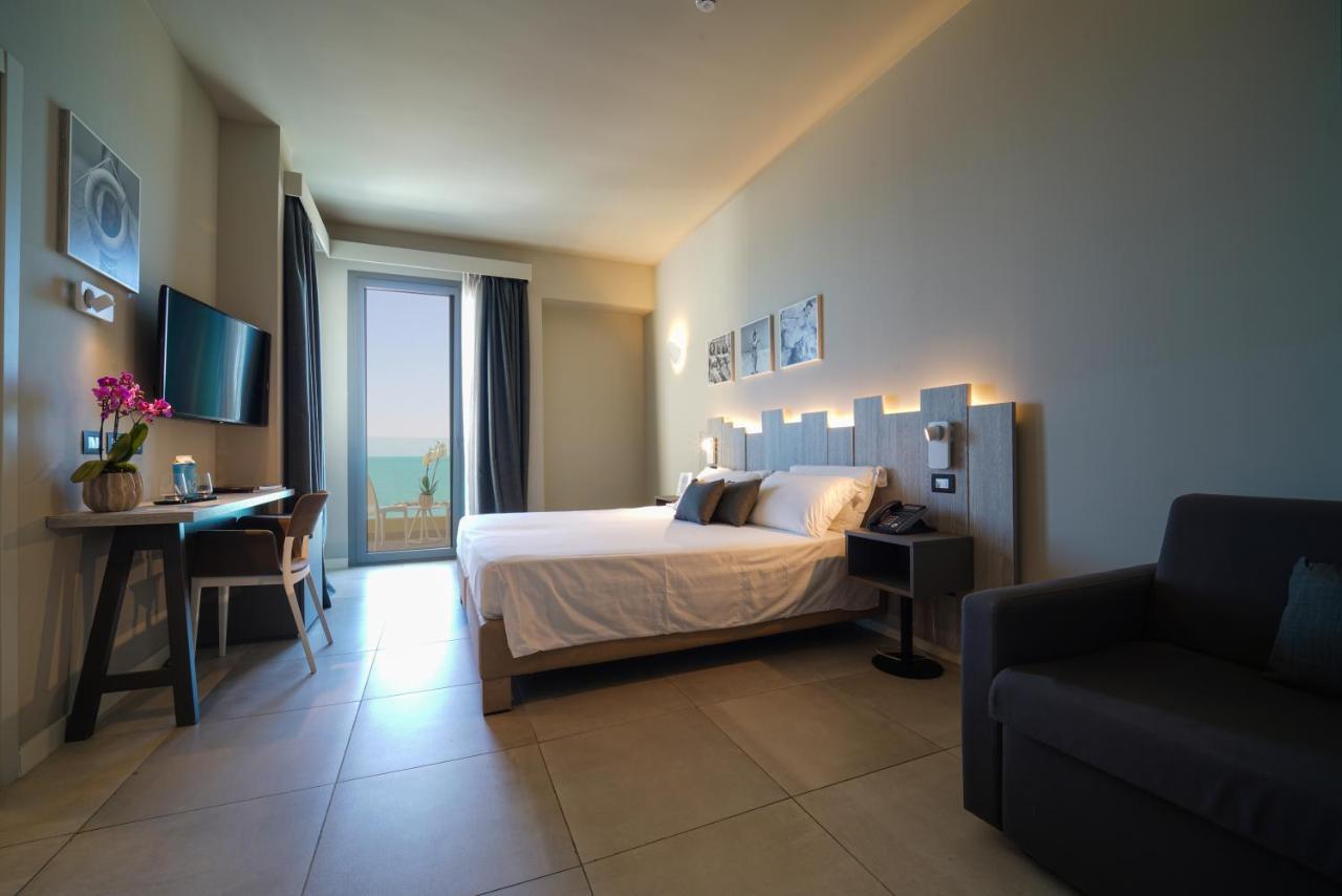 Nautilus Family Hotel Пезаро Екстер'єр фото