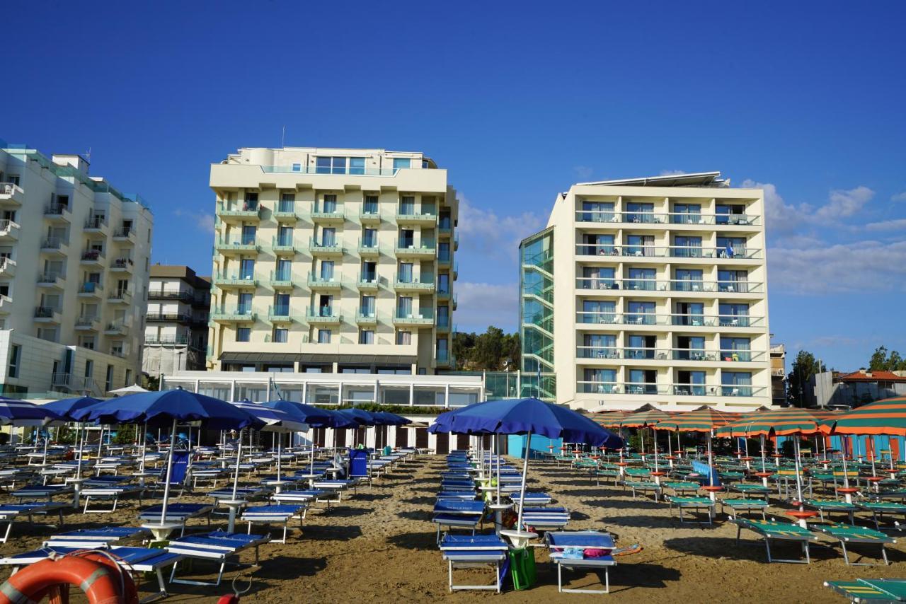 Nautilus Family Hotel Пезаро Екстер'єр фото