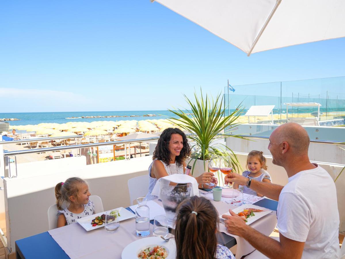 Nautilus Family Hotel Пезаро Екстер'єр фото
