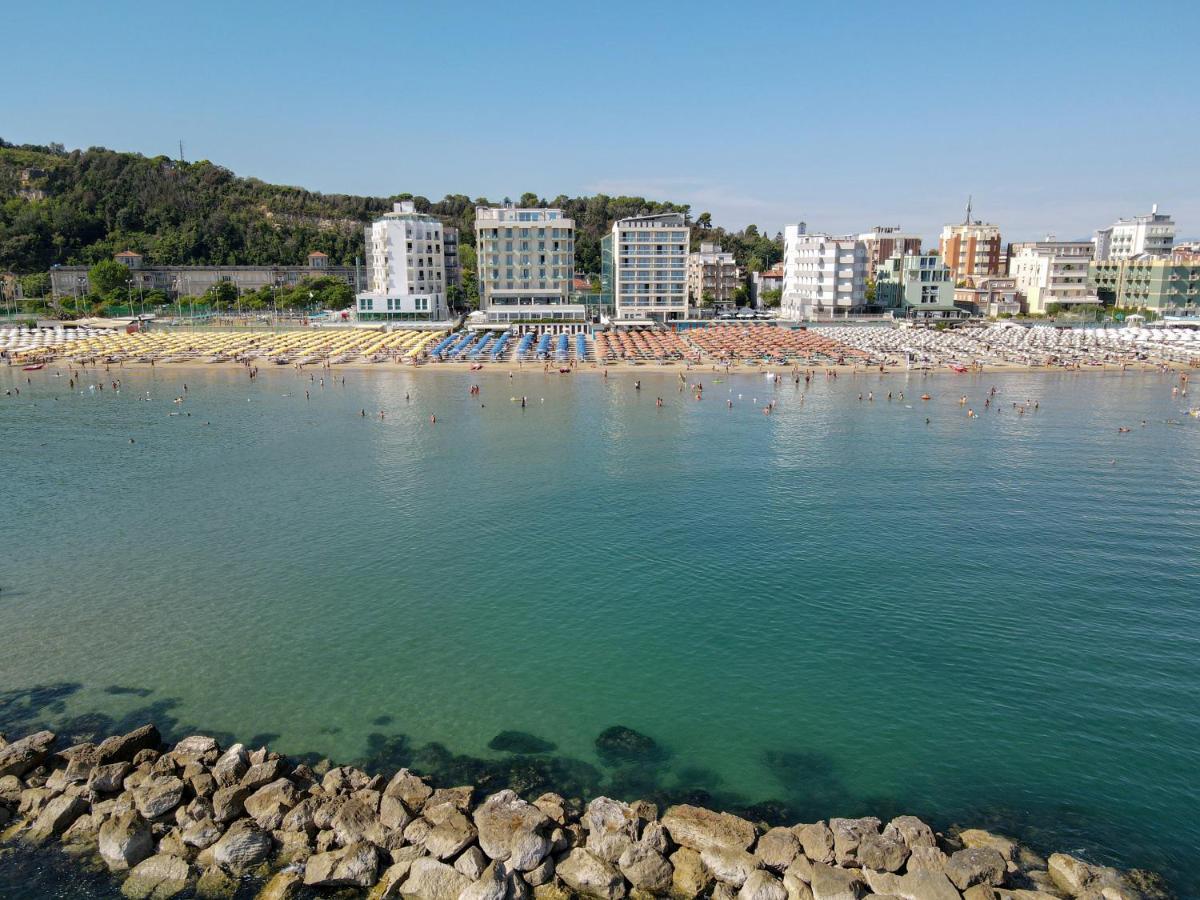 Nautilus Family Hotel Пезаро Екстер'єр фото